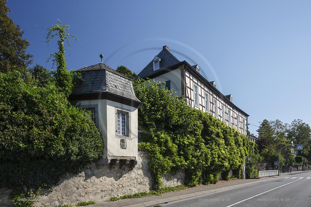 Erpel, Blick auf den Fronhof, er war nicht nur wirtschaftlicher Mittelpunkt einer Villikation, sondern auch Zentrum der Herrschaftsausuebung; Erpel,; Erpel, view to the Fronhof.