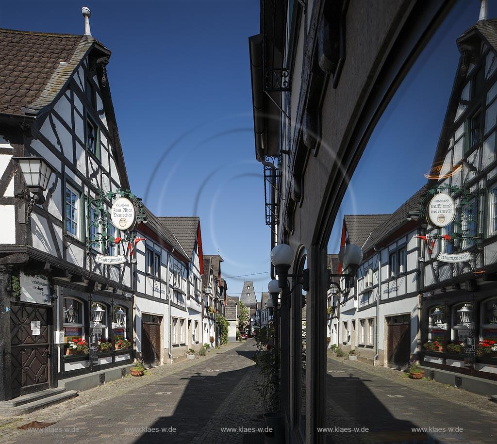 Erpel, Blick Hauptstrasse Richtung Neutor; Erpel, view from street Hauptstrasse to the Neutor.