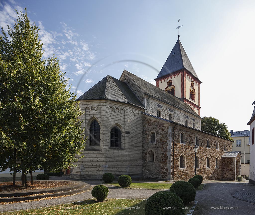 Erpel, Pfarrkirche St. Severin von Nordwest; Erpel, parish church St. Severin from northwest.