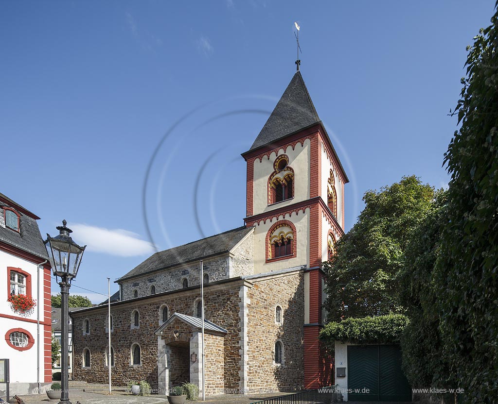 Erpel, Pfarrkirche St. Severin von Suedwesten; Erpel, parish church St. Severin from southwest.