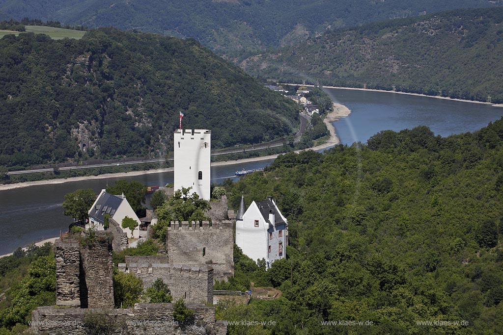  Kamp-Bornhofen, Rhein-Lahn-Kreis, Mittelrhein, Burg Sterrenberg, die feindlichen Brueder, eine der beiden Burgen der Sage der feindlichen Brueder, Blick auf Burg Sterrenberg, Rhein und Landschaft;Kamp Bornhofen, castle Sterrenberg. 