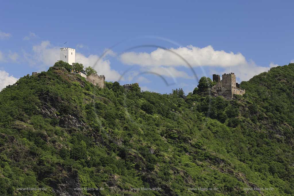 Kamp Bornhofen, Blick zu den Burgen Feinliche Brueder Burg Sterrenberg, links und Burg Liebenstein, rechts im Bild; View to casle of hostile brothers, castle Sterrenberg, left and castle Liebenstein, right side of picture