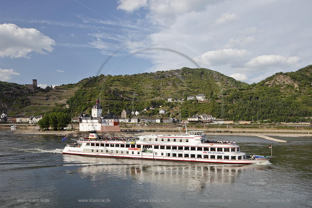 Kaub, Pfalzgrafenstein, Bug Gutenfels und Rhein mit MS Stolzenfels der KD-Rheinschifffahrt; Kaub, Pfalzgrafenstein, castle Gutenfels and Rhine with MS Stolzenfels from KD-Rheinschifffrahrt.