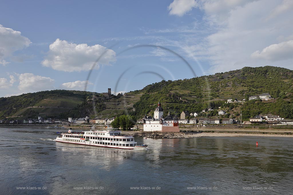 Kaub, Pfalzgrafenstein, Bug Gutenfels und Rhein mit MS Stolzenfels der KD-Rheinschifffahrt; Kaub, Pfalzgrafenstein, castle Gutenfels and Rhine with MS Stolzenfels from KD-Rheinschifffrahrt.