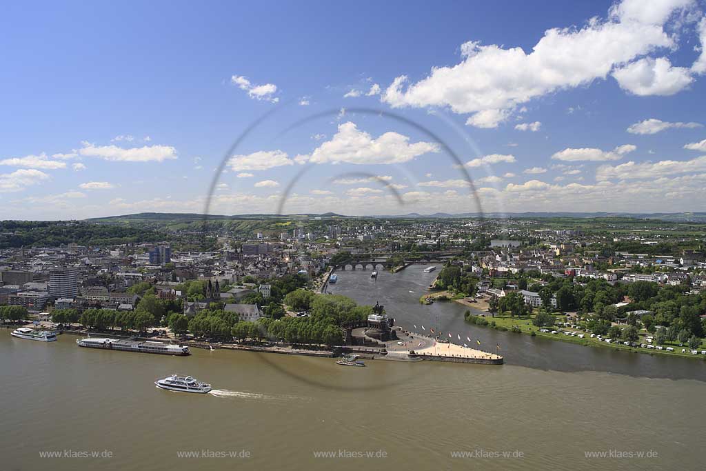 Koblenz Blick von Ehrenbreitstein auf das Deutsche Eck mit Moselmuendung in den Rhein und Reiterstandbild Kaiser Wilhelm 1; View to Deutsches Eck with Monument of  German Emperor Wilhelm I