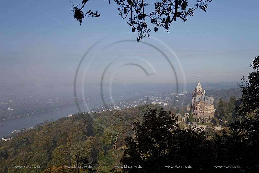 Koenigswinter, Blick auf die Drachenburg, Suedostflgel mit Rheintal in herbstlicher Nebelstimmung; Koenigswinter view onto castle Drachenburg with Rhine valley in fog