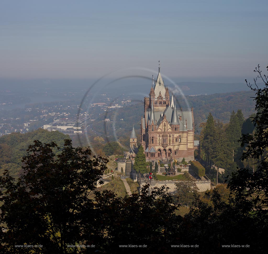 Koenigswinter, Blick auf die Drachenburg, Suedostflgel mit Rheintal in herbstlicher Nebelstimmung; Koenigswinter view onto castle Drachenburg with Rhine valley in fog