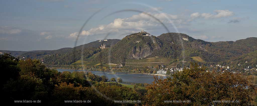 Siebengebirge, Panoramablick von Remagen-Rolandswerth an der ehemaligen Burg Rolandseck ueber den Rhein zum Siebengebirge mit Petersberg, Schloss Drachenburg und Drachenfels in Koenigswinter im Herbst mit stimmungsvolen Wolken; Siebengebirge panorama view over Rhine river onto Siebengebirge with Petersberg, castle Drachenburg, Drachenfels in Koenigswinter