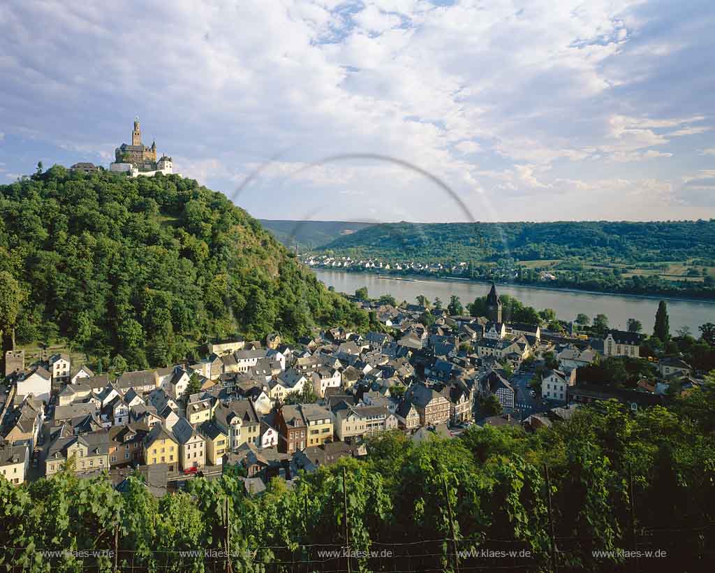 Burg Marksburg, Braubach, Rhein-Lahn-Kreis, Mittelrhein, Blick auf Burg Marksburg, Ort und Landschaft