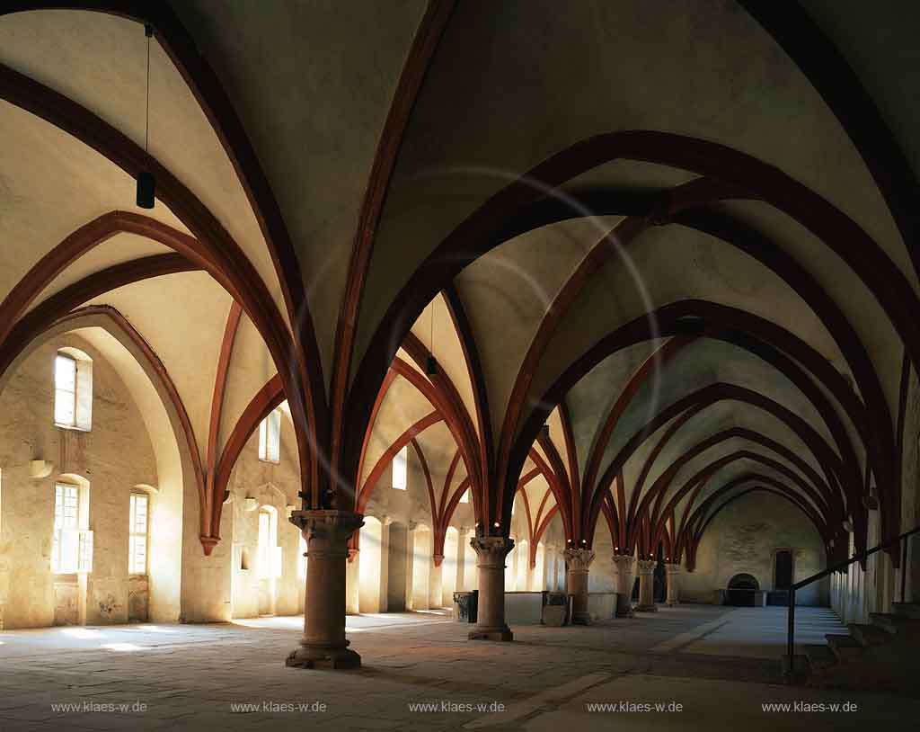 Eltville am Rhein, Rheingau-Taunus-Kreis, Rheingau, Mittelrhein, Blick in Zisterzienser-Kloster Eberbach, Mnchsdormitorium, Moenchsdormitorium, Mnchsschlafraum, Moenchsschlafraum, Dormit