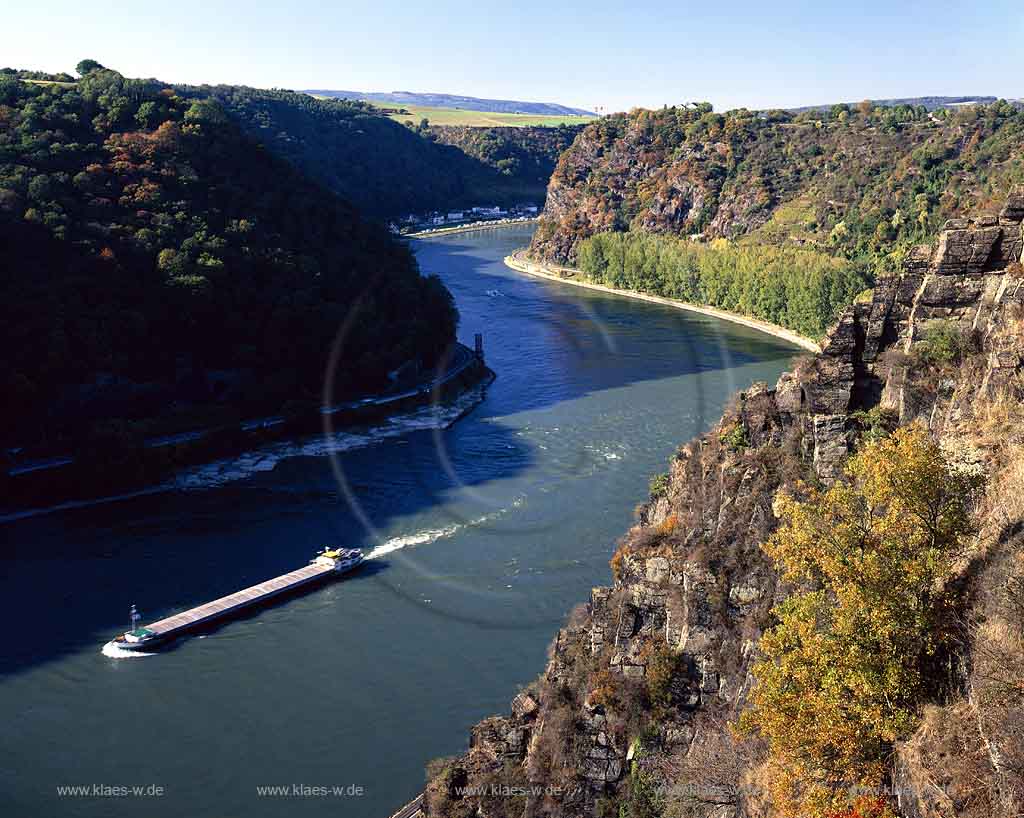 Loreley, Sankt Goarshausen, Mittelrhein, Rhein, Schieferfelsen, Blick auf Rhein und Landschaft mit Schiffen von der Loreley aus