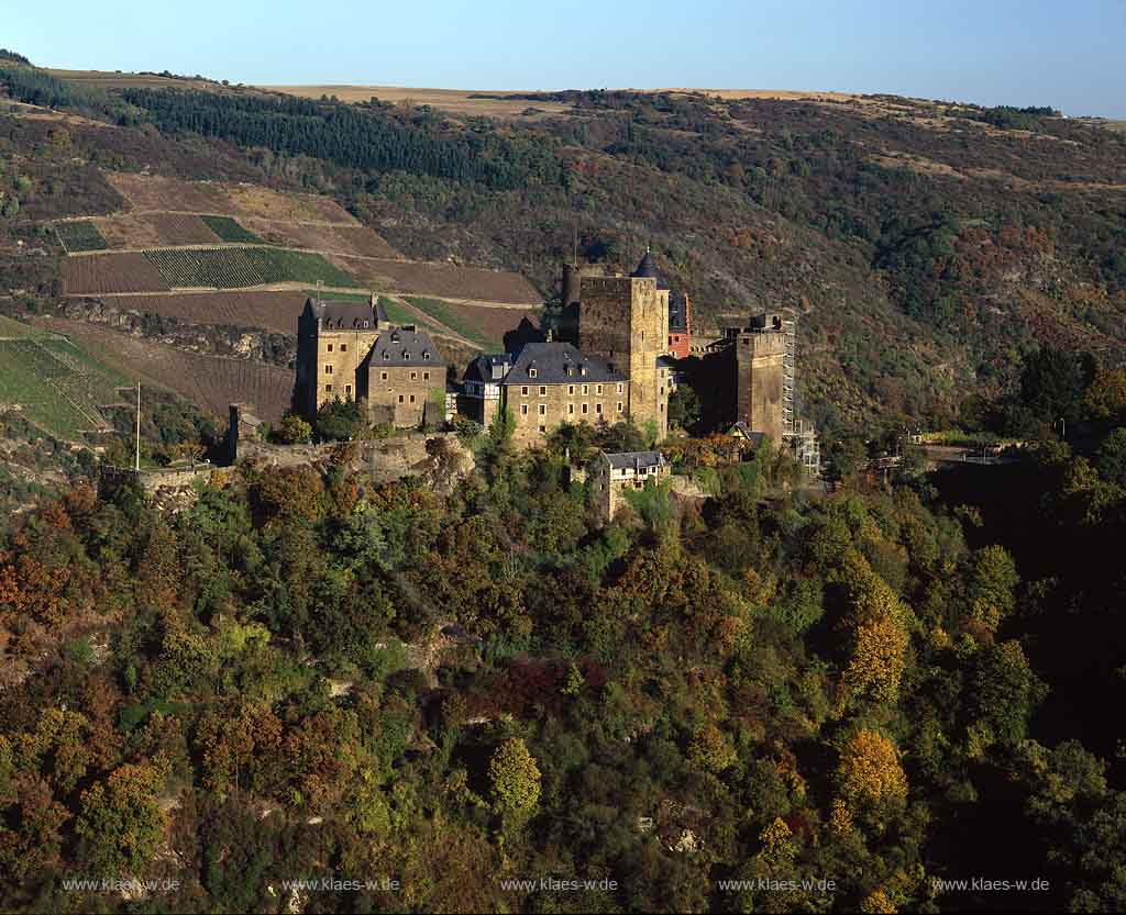 Oberwesel, Rhein-Hunsrck-Kreis, Mittelrhein, Blick auf Rheinburg, Burg Schoenburg, Schnburg in Herbstlandschaft 