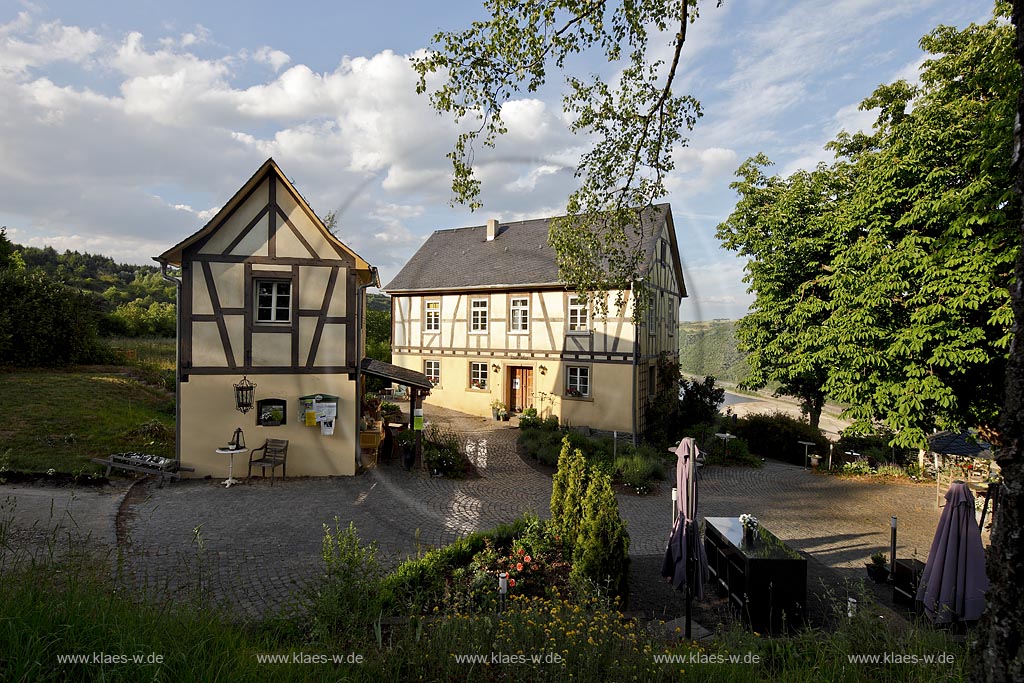 Oberwesel, Filmhaus Heimat 3, auch Guenderrodehaus genannt. Ein altes Hunsrcker Bauernhaus wurde als Filmkulisse wieder aufgebaut und war zentraler Schauplatz  im Film Heimat 3 von Edgar Reitz. Nach 19 Monaten Drehzeit fiel im Oktober 2003 die letzte Klappe zu diesem Film; Oberwesel, filmhouse Heimat 3, also known as Guenderrodehaus.