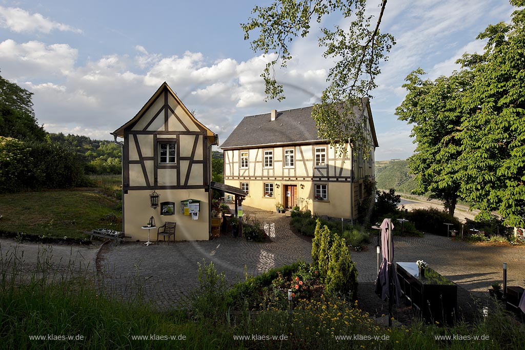 Oberwesel, Filmhaus Heimat 3, auch Guenderrodehaus genannt. Ein altes Hunsrcker Bauernhaus wurde als Filmkulisse wieder aufgebaut und war zentraler Schauplatz  im Film Heimat 3 von Edgar Reitz. Nach 19 Monaten Drehzeit fiel im Oktober 2003 die letzte Klappe zu diesem Film; Oberwesel, filmhouse Heimat 3, also known as Guenderrodehaus.