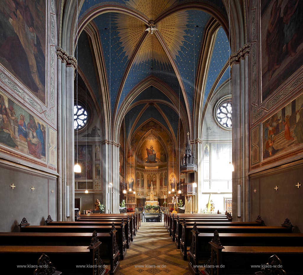 Remagen Apollinariskirche Innenansicht mit Blick zum Altar; Remagen Apollinaris church internal with view to the altar