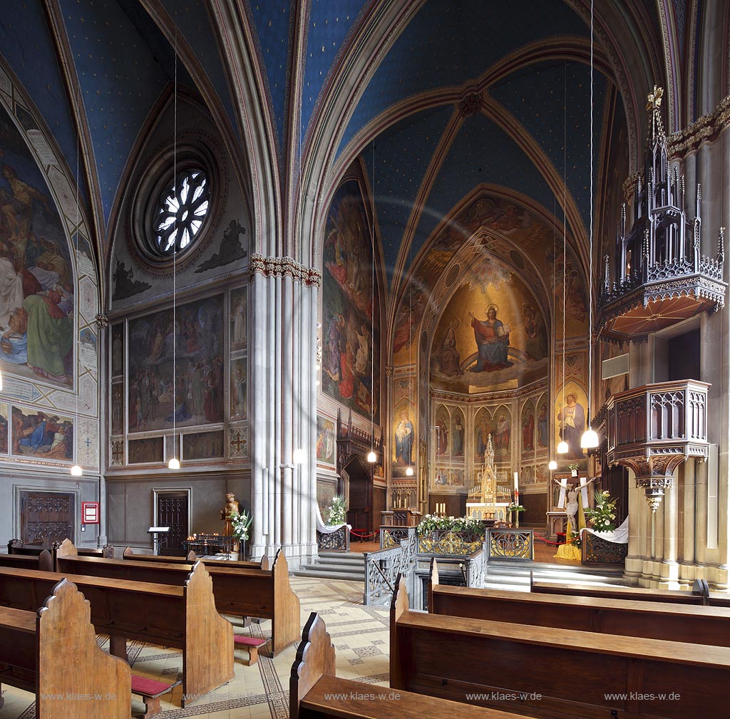 Remagen Apollinariskirche Innenansicht mit Blick um Altar, seiltich; Remagen Apollinaris church internal with view to the altar