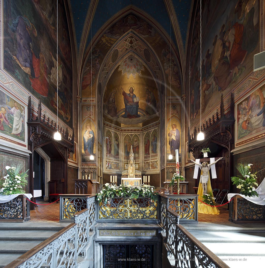 Remagen Apollinariskirche Innenansicht mit Blick zum Altar, Altarapsis; Remagen Apollinaris church internal with view to the altar