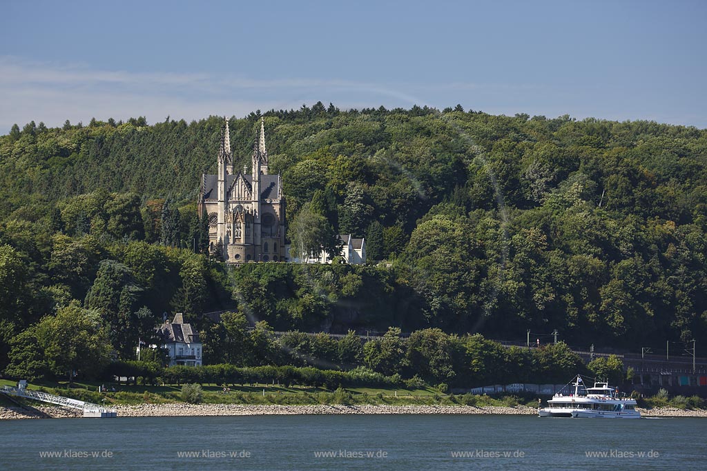 Remagen, Blick ueber den Rhein mit Personenschiff "Filia Rheni"  der Bonner Personen Schiffahrt auf Apollinariskirche; Remsagen, view over the river Rhine with ship "Filia Rheni" of the Bonner Personen Schiffahrt to the church Apollinariskirche.