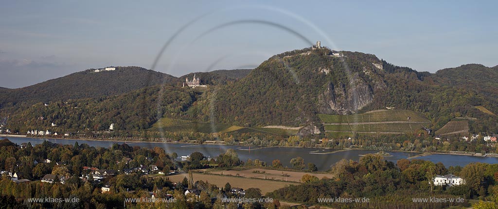 Siebengebirge, Panoramablick von Remagen-Rolandswerth ueber den Rhein zum Siebengebirge mit Petersberg, Schloss Drachenburg und Drachenfelst in Koenigswinter im Herbst; Panorama view from Remagen-Rolandswerth over Rhine river onto Siebengebirge with Petersberg, castle Drachenburg and Drachenfels in Koenigswinter.