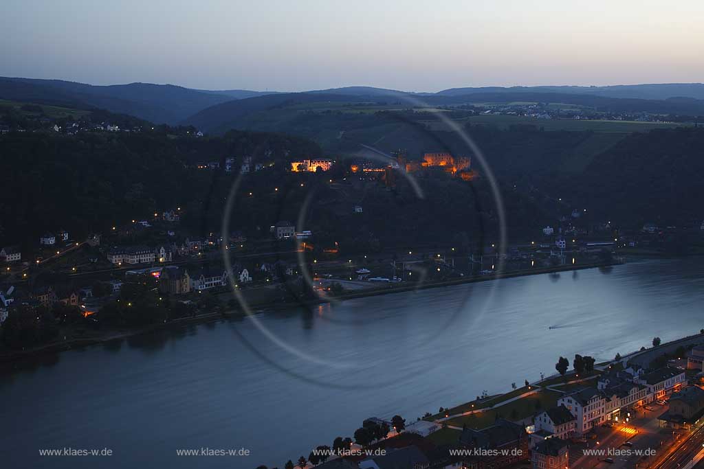 Sankt Goar, Blick vom Patersberg am Dreiburgenblick zur Burgruine Rheinstein in abendlicher, naechtlicher Beleuchtung; View to ruine o castle Rheinfels in St Goar in evening light, Illumination