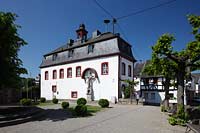 Erpel, Das Rathaus der Ortsgemeinde Erpel wurde 1780 im barocken Stil als Rathaus der Brgermeisterei Erpel von Maurermeister Franz Ignaz Freeg entworfen und gebaut; Erpel, the city hall was build 1780 from Franz Ignaz Freeg