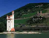 Bingen am Rhein, Landkreis Mainz-Bingen, Mittelrhein, Blick auf Maeuseturm, Museturm in Bingen und Burgruine Ehrenfels in Ruedesheim, Rdesheim 