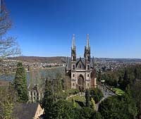 Remagen Blick vom Apollinarisberg auf die Apollianariskirche und dem Rhein und Stadt Remagen im Fruehling mit kahlen Baeumen; Remagen view from hill Apollinarisberg over Apollianarischurch with Rhine river and city of Remagen in springtime