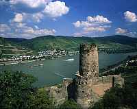 Oberdiebach, Rheindiebach, Landkreis Mainz-Bingen, Mittelrhein, Panoramablick, Blick auf Burg, Burgruine, Hangburg, Frstenberg, Fuerstenberg mit Rhein, Ort und Landschaft