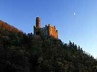 St. Goarshausen, Rhein-Lahn-Kreis, Loreley, Mittelrhein, Blick auf Burg Maus mit Mond am Fruehabend, Frhabend 