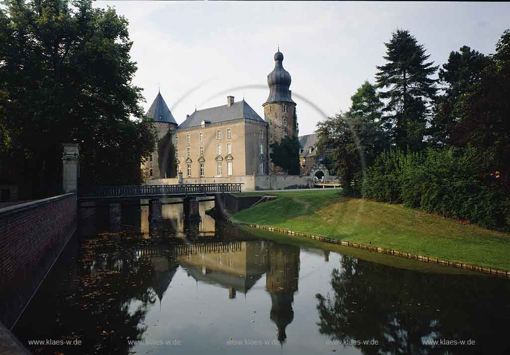 Gemen, Borken, Mnster, Muenster, Mnsterland, Muensterland, Blick auf Wasserschloss, Schloss, Wasserburg, Burg, Jugendburg Gemen