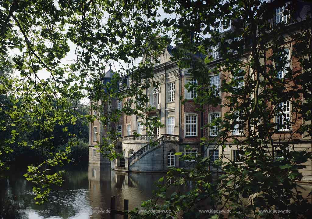 Ostbevern, Kreis Warendorf, Mnster, Muenster, Mnsterland, Muensterland, Blick auf Schloss, Wasserschloss Loburg, Bischfliches, Bischoefliches Gymnasium Johanneum