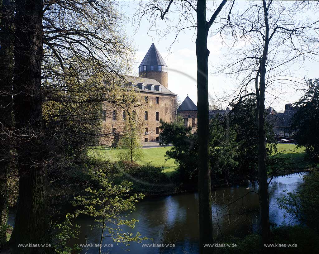 Brggen, Brueggen, Kreis Viersen, Niederrhein, Regierungsbezirk Dsseldorf, Blick auf Wasserburg, Burg Brueggen, Brggen  