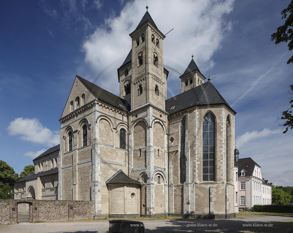 Dormagen, Kloster Knechtsteden, Blick auf Klosterbasilika St. Andreas; Dormagen, abbey Kloster Knechtsteden, view to the basilica of the abbey St. Andreas.