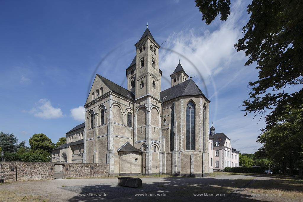 Dormagen, Kloster Knechtsteden, Blick auf Klosterbasilika St. Andreas; Dormagen, abbey Kloster Knechtsteden, view to the basilica of the abbey St. Andreas.