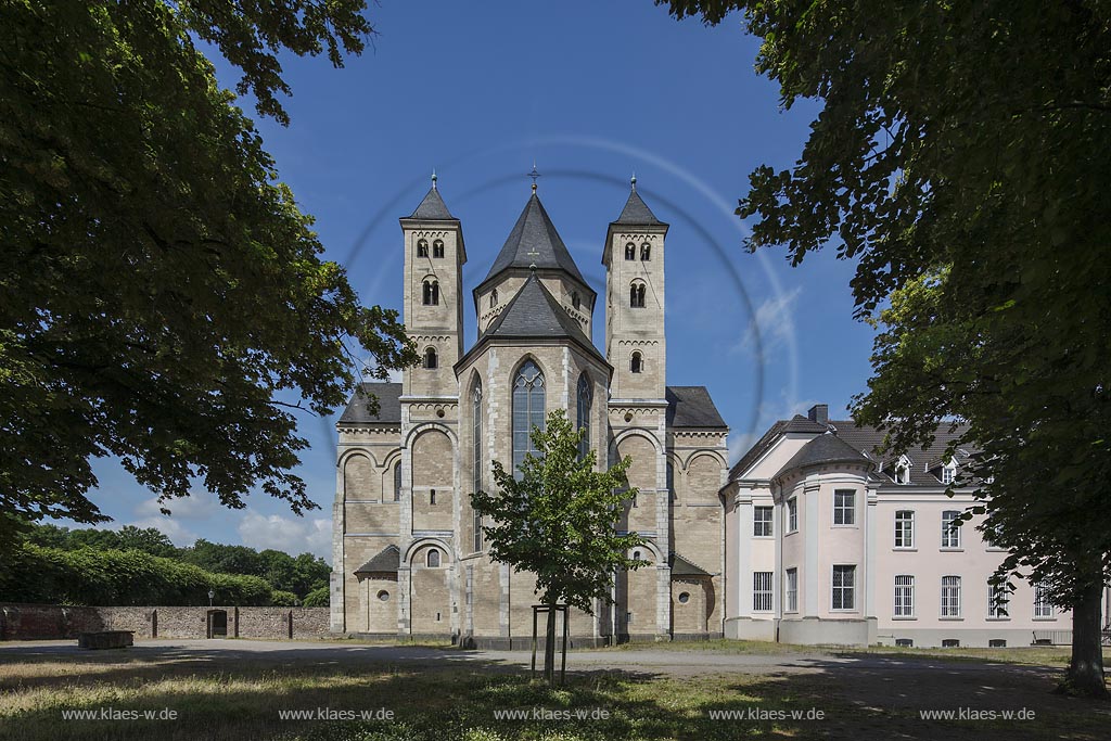 Dormagen, Kloster Knechtsteden, Blick auf Klosterbasilika St. Andreas; Dormagen, abbey Kloster Knechtsteden, view to the basilica of the abbey St. Andreas.