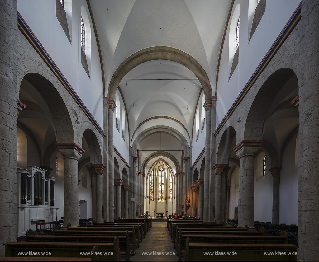Dormagen, Kloster Knechsteden, Klosterbasilika St. Andreas, Altarblick; Dormagen, abbey Knechtsteden, basilica of the abbey St. Andreas, view to the altar.