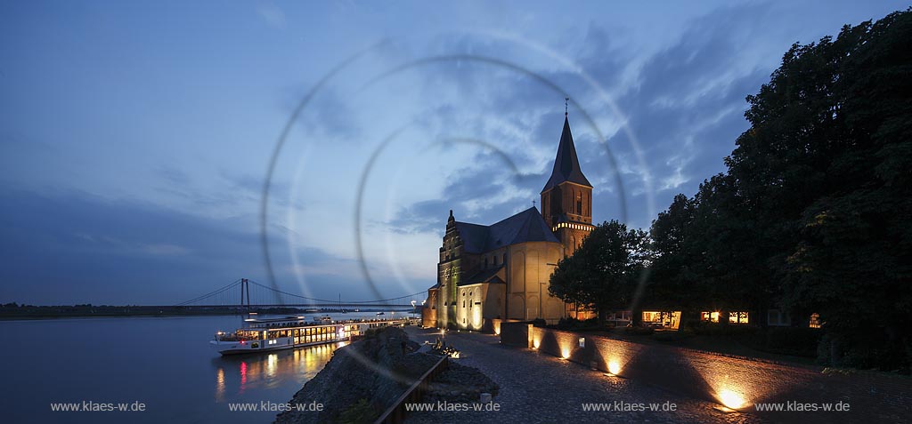 Emmerich am Rhein, Uferpromenade mit der Rheinbruecke Emmerich, der1228 m Laenge und 500 m Spannweite die laengste Haengebruecke Deutschlands, im Hintergrund, rechts die St. Martini Kirche und Mitte dem Flusskreuzfahrtschiff "Viking Freya" zur blauen Stunde;  ... Viking River Cruises Viking Freya cruise ship Emmerich am Rhein, Uferpromenade mit der Rheinbruecke Emmerich, der1228 m Laenge und 500 m Spannweite die laengste Haengebruecke Deutschlands, im Hintergrund, rechts die St. Martini Kirche und Mitte dem Flusskreuzfahrtschiff "Viking Freya" zur blauen Stunde;  Emmerich at the Rhine, seafront with Rhine bridge, in the background Viking River Cruises "Viking Freya" cruise ship while blue hour.