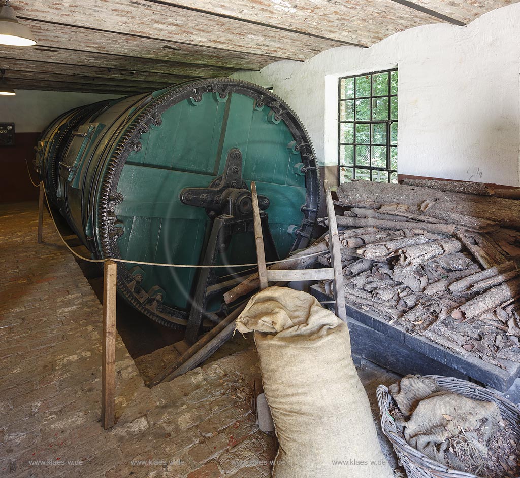 Grefrath, Niederrheinisches Freilichtmuseum, Gerberei Breme, Innenansicht; Grefrath, museum Niederrheinisches Freilichtmuseum, tannery Gerberei Bremer, interior view.