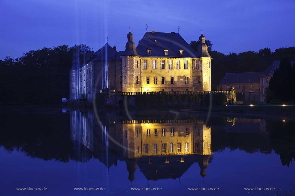 Wasserschloss Schloss Dyck in Jchen Juechen Nachtaufnahme whrend der Illumina 2008