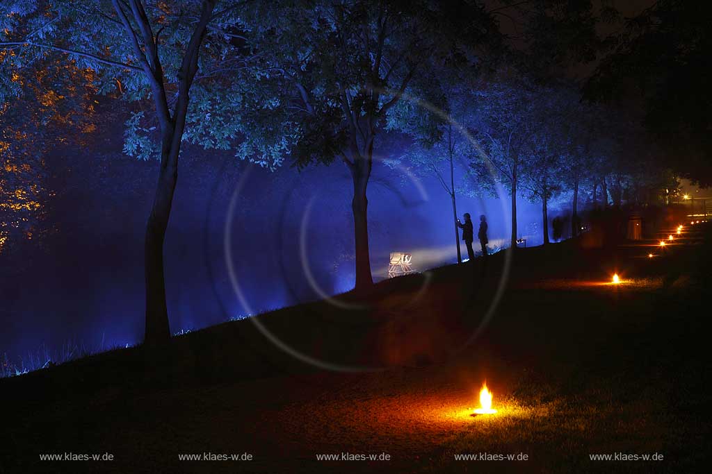 Schlosspark Schloss Dyck in Jchen Juechen Nachtaufnahme whrend der Illumina mit Wassergraben