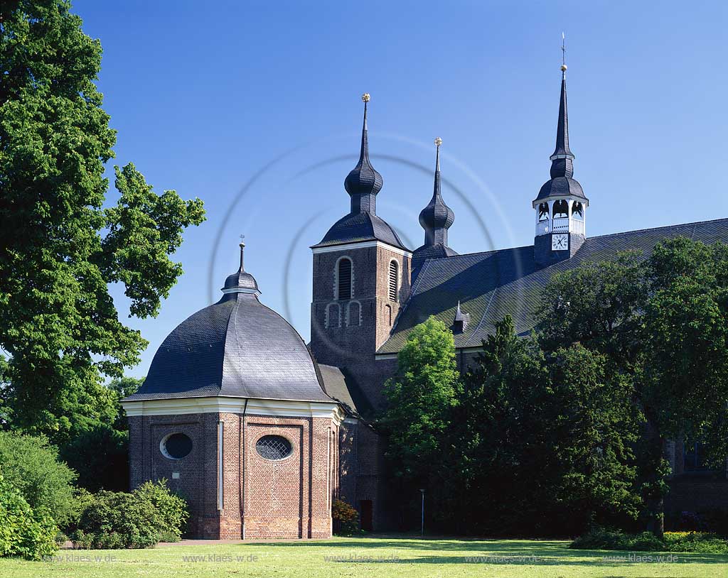 Kamp-Lintfort, Kreis Wesel, Niederrhein, Regierungsbezirk Dsseldorf, Blick auf Karmeliterkloster Kamp im Sommer