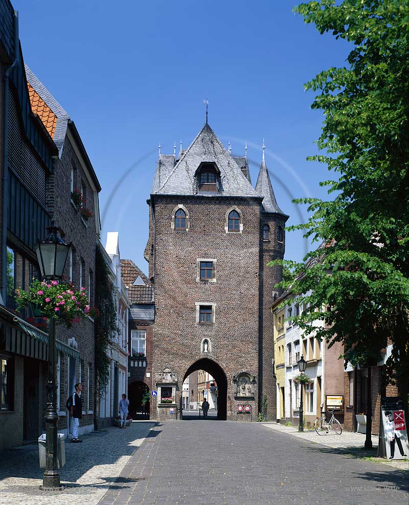 Kempen, Kreis Viersen, Niederrhein, Regierungsbezirk Dsseldorf, Blick in Kuhstrasse mit Sicht auf Kuhtor    