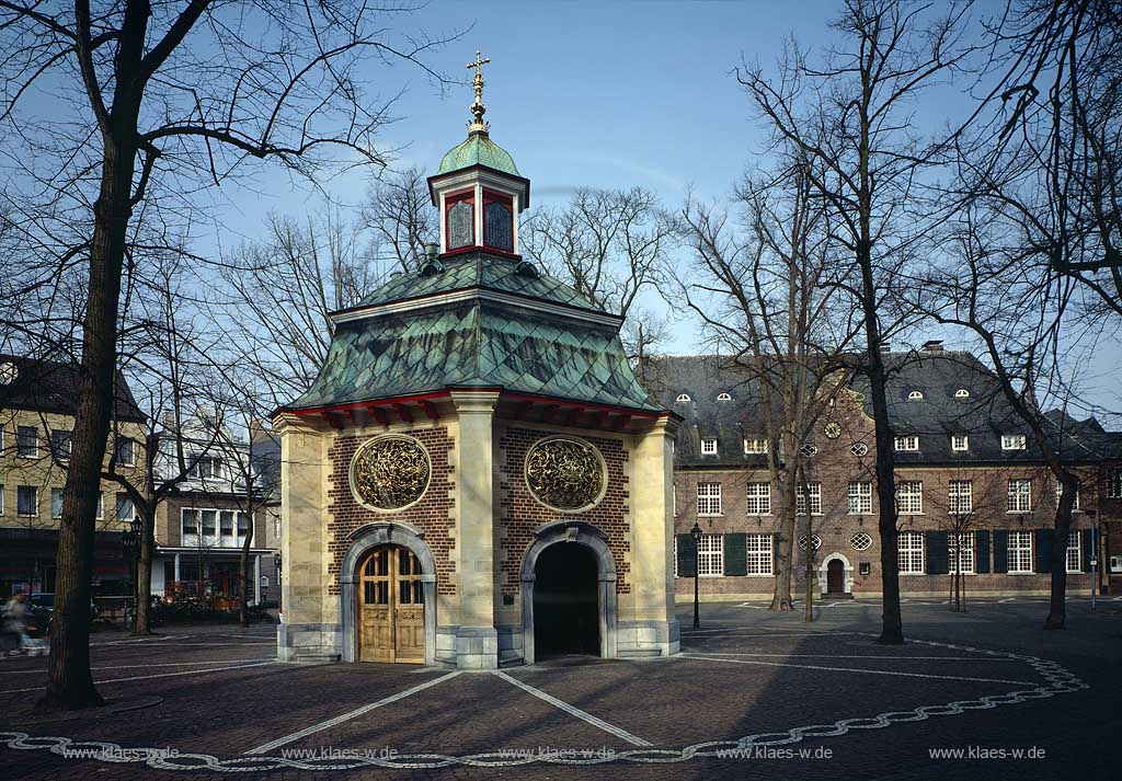 Kevelaer, Kreis Kleve, Niederrhein, Regierungsbezirk Dsseldorf, Blick auf  Gnadenkapelle mit Sicht zum Priesterhaus  