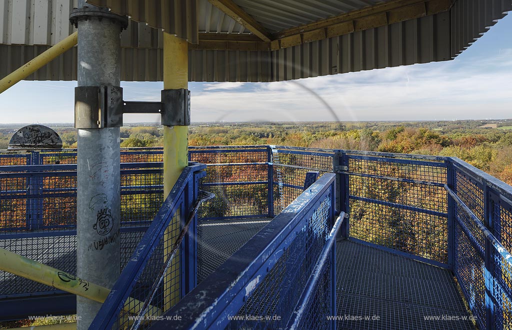 Krefeld-Huels, Huelser Berg mit Aussichsturm Johannesturm am Huelser Berg, Aussichtsplattform; Krefeld-Huels, mountain Huelser Berg with  look-out tower Johannesturm.