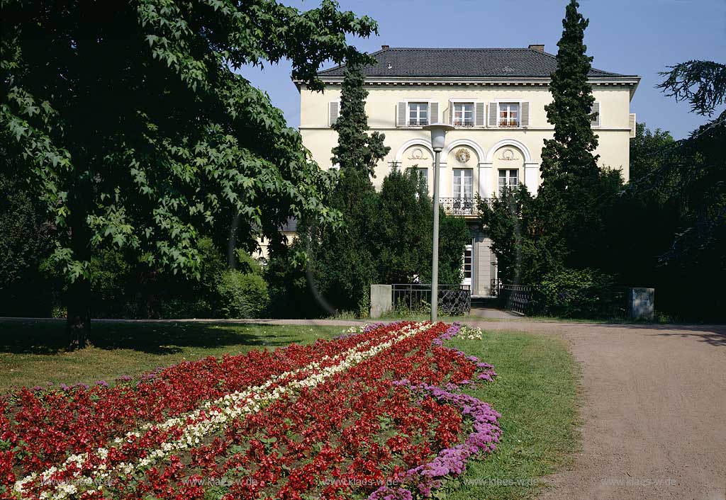 Krefeld, Landschaftsverband Rheinland, Regierungsbezirk Dsseldorf, Niederrhein, Blick auf Haus Sollbrueggen, Sollbrggen mit Blumengarten