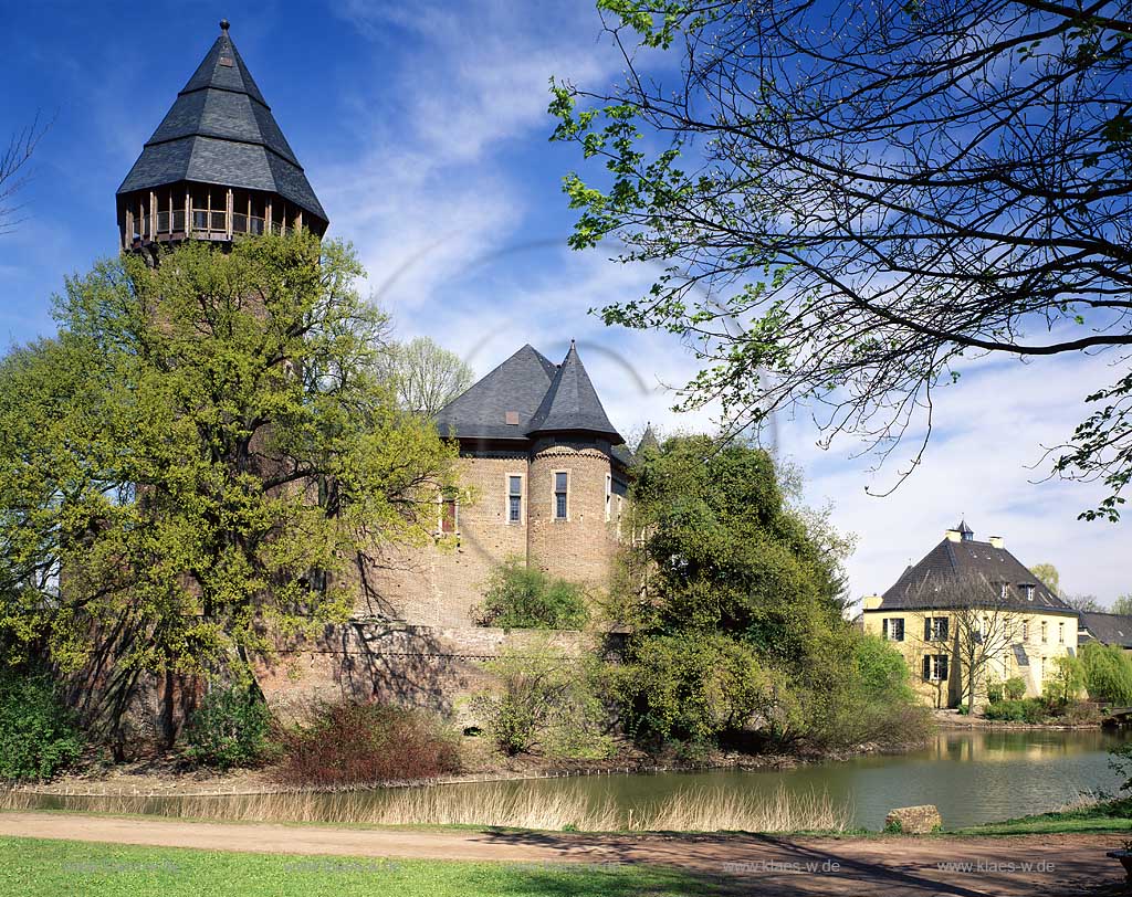 Linn, Krefeld, Landschaftsverband Rheinland, Regierungsbezirk Dsseldorf, Niederrhein, Blick auf Burg Linn mit Sicht zum Jagtschloss