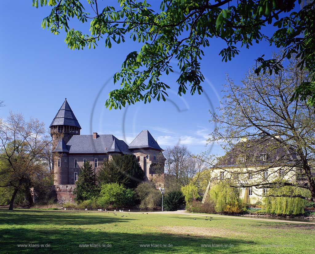 Linn, Krefeld, Landschaftsverband Rheinland, Regierungsbezirk Dsseldorf, Niederrhein, Blick auf Burg Linn mit Sicht zum Jagtschloss