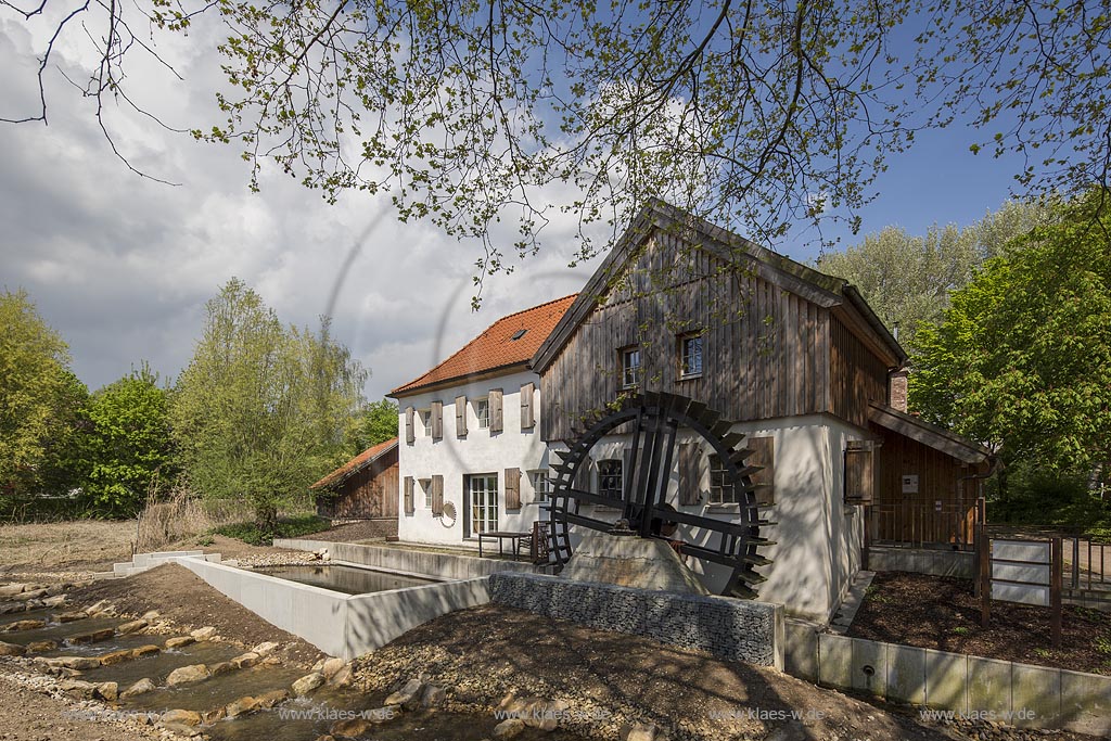 Moers, die umgebaute und restaurierte Aumuehle, auch Obere Wassermuehle im Fruehling mit Wolkenstimmung; Moers mill Aumuehle in springtime with atmospheric clouds.