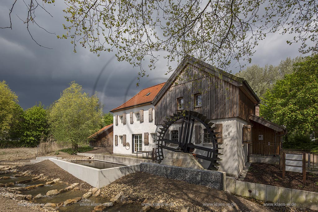 Moers, die umgebaute und restaurierte Aumuehle, auch Obere Wassermuehle im Fruehling mit Wolkenstimmung; Moers mill Aumuehle in springtime with atmospheric clouds.