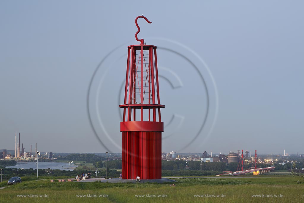 Moers Meerbeck, Halde Rheinpreussen, das Geleucht, ein weithin sichtbarer ca. 30 m hoher Lichtturm, welcher in seiner Form an die Grubenlampe erinnert, von Otto Piene; Moers Meerbeck, burden dump Halde Rheinpreussen, das Geleucht by Otto Piene.